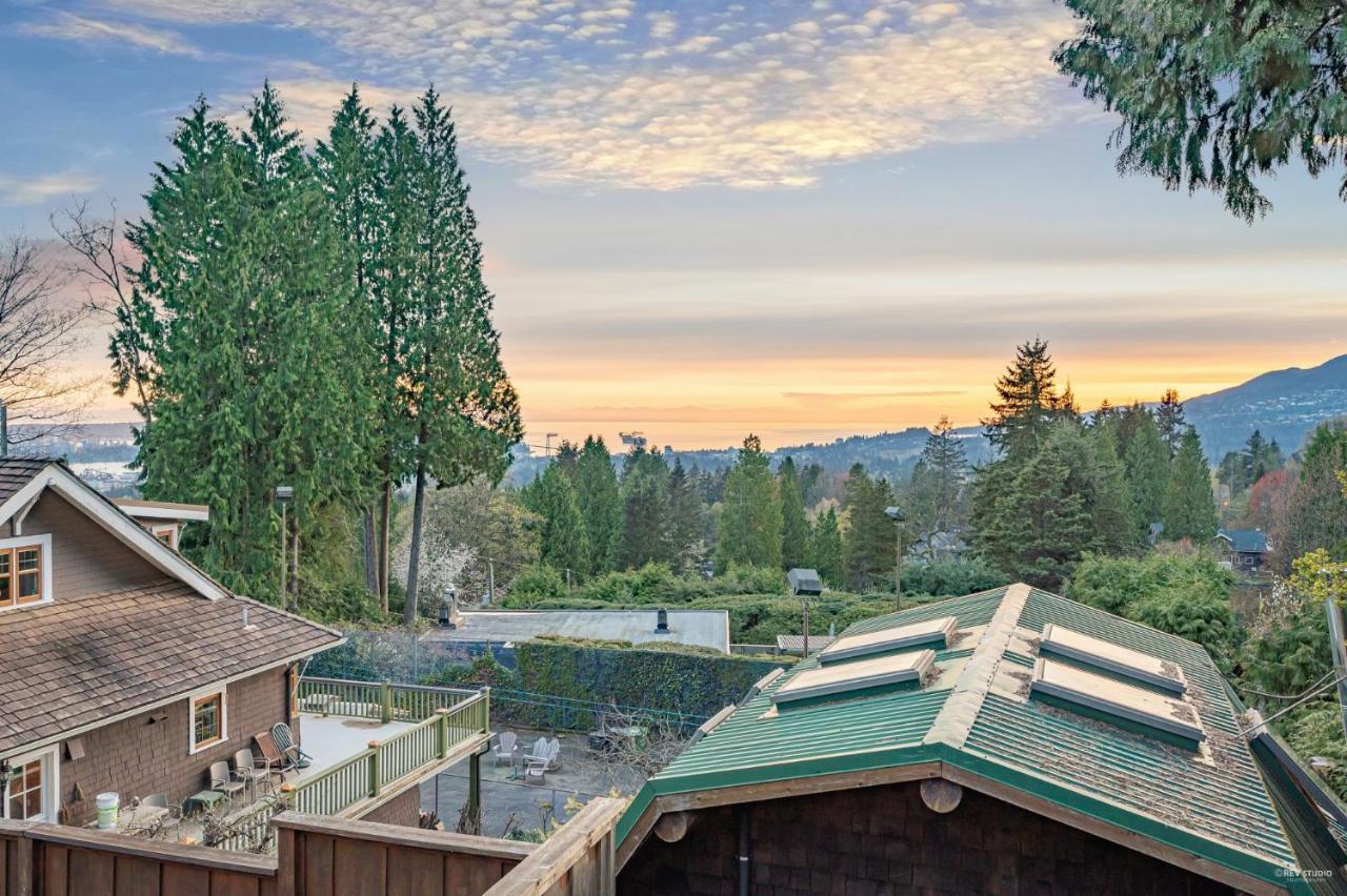 Grouse Cheerful Large Private Bedroom, Bath, Shared Deck, Pool, Hot Tub North Vancouver Exterior photo
