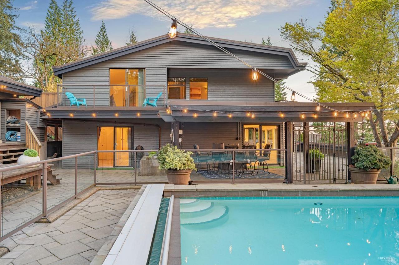 Grouse Cheerful Large Private Bedroom, Bath, Shared Deck, Pool, Hot Tub North Vancouver Exterior photo