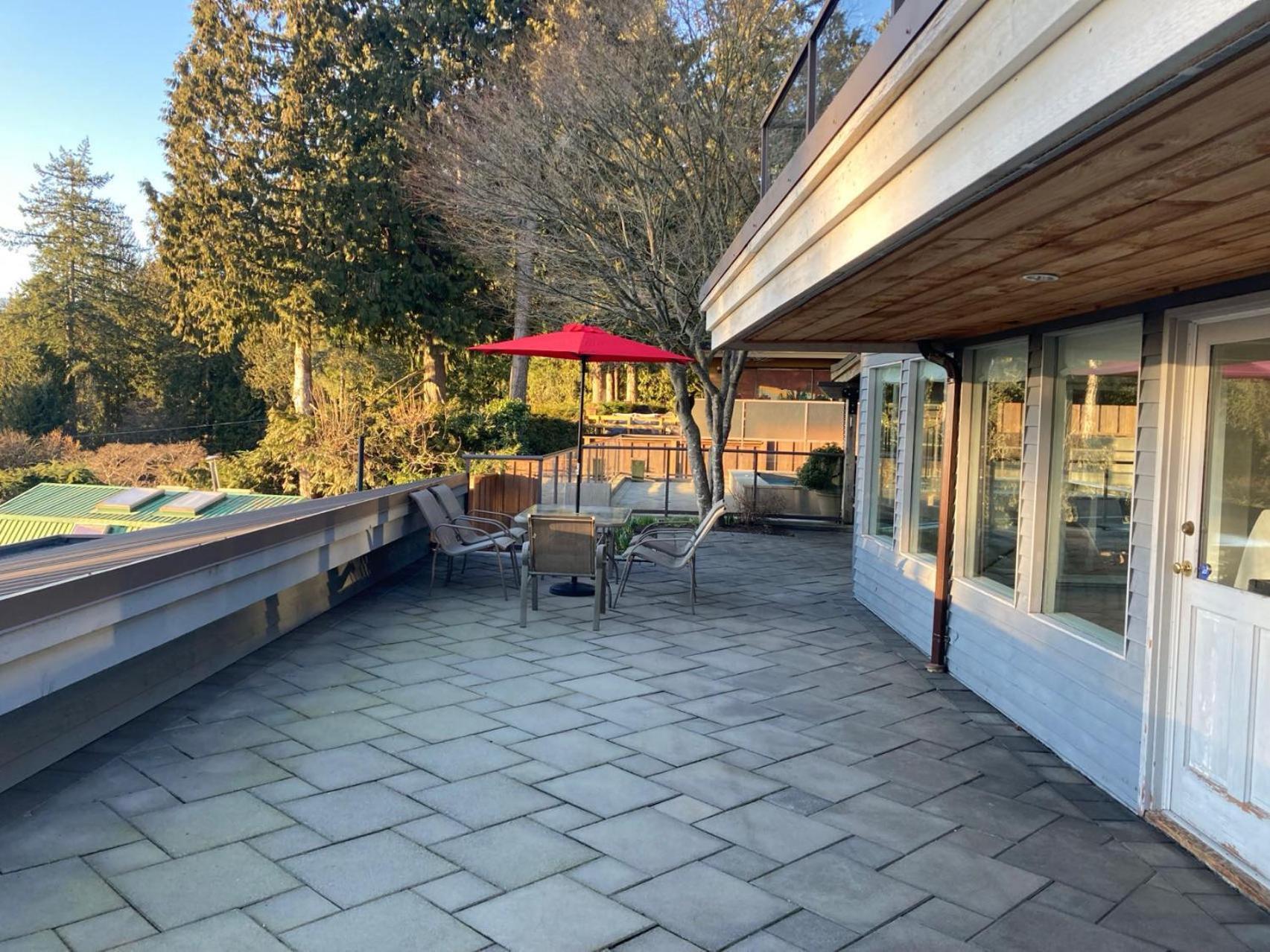 Grouse Cheerful Large Private Bedroom, Bath, Shared Deck, Pool, Hot Tub North Vancouver Exterior photo