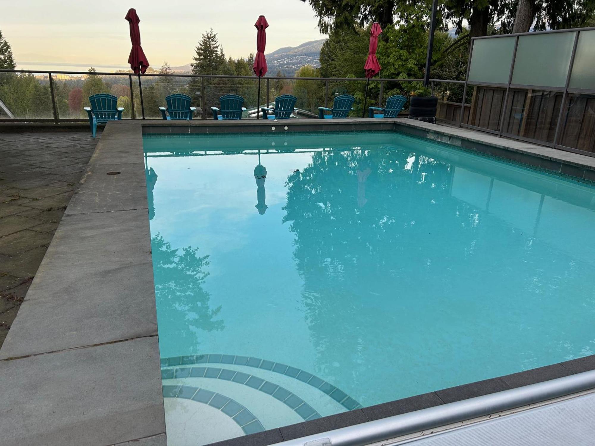 Grouse Cheerful Large Private Bedroom, Bath, Shared Deck, Pool, Hot Tub North Vancouver Exterior photo